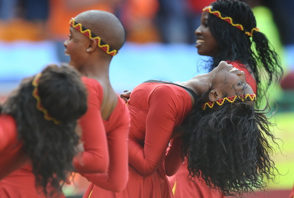 揭秘南非世界杯最靚風(fēng)景線：土著美女組性感啦啦隊(duì)