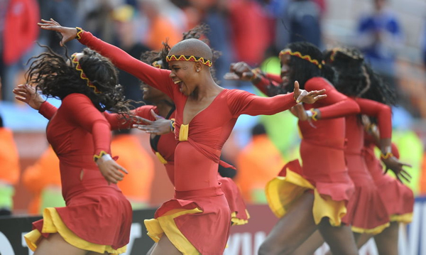 揭秘南非世界杯最靚風(fēng)景線：土著美女組性感啦啦隊(duì)
