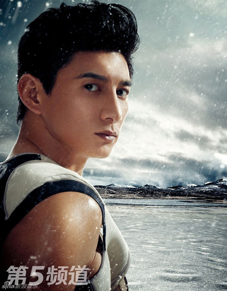 吳奇隆何雯娜攜手風(fēng)雪中