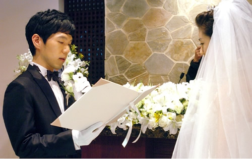 李昌鎬婚禮形式簡(jiǎn)單 向父母行禮石佛落淚