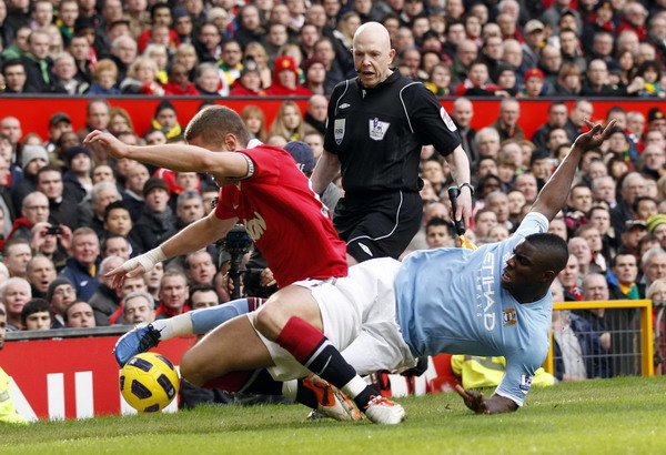 英超：魯尼超級(jí)世界波絕殺納尼傳射 曼聯(lián)2:1勝曼城