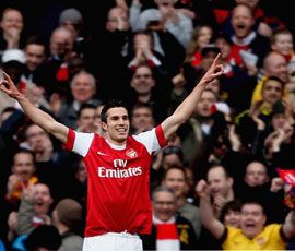 范佩西2球小法助攻 阿森納2:0擒狼