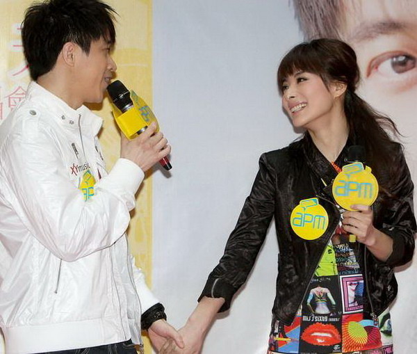 劉璇公開承認(rèn)愛上光良