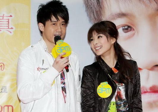 劉璇公開(kāi)承認(rèn)愛(ài)上光良