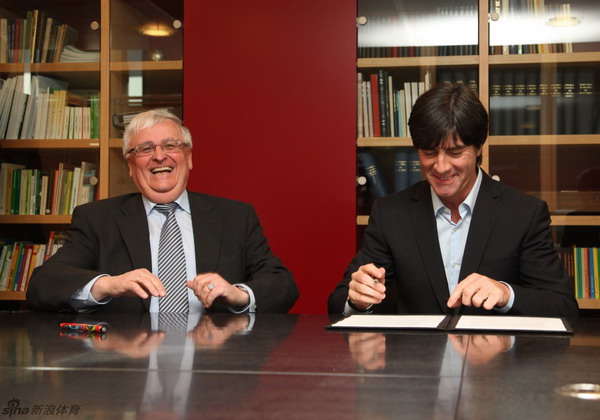 德足協(xié)宣布勒夫續(xù)約至2014 拜仁計(jì)劃落空