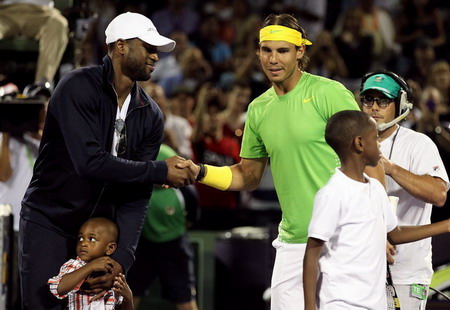 熱火兩巨頭現(xiàn)身網球場助陣納達爾