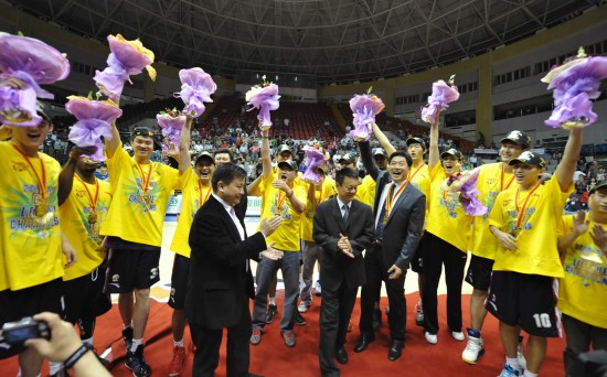 CBA總決賽：廣東東莞銀行隊問鼎 加冕“七冠王”