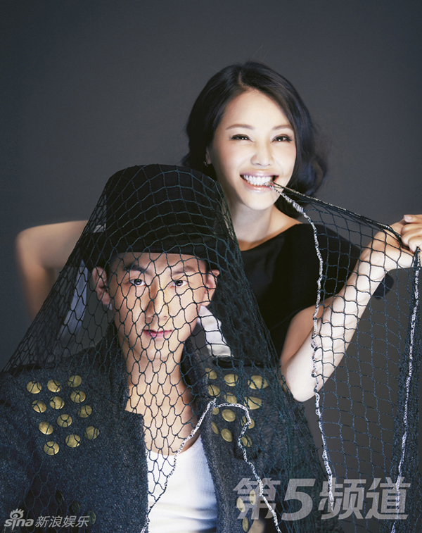 陳金與女星拍攝時(shí)尚寫真