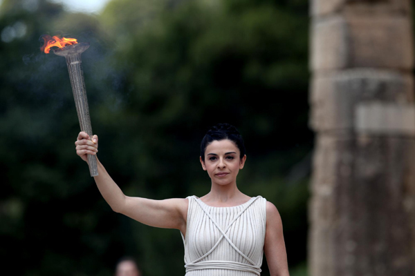 倫敦奧運(yùn)圣火點(diǎn)燃 火炬?zhèn)鬟f拉開帷幕