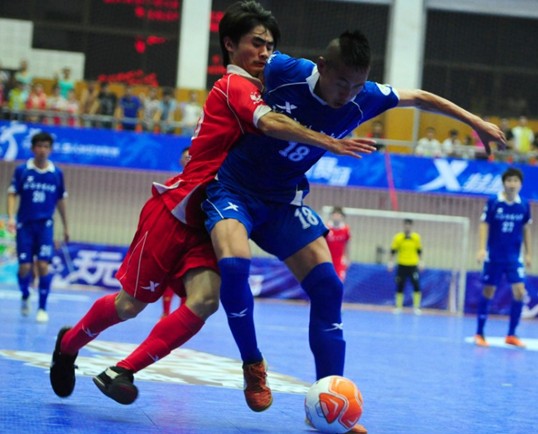 玩轉(zhuǎn)賽場(chǎng) 天天向上：特步足球啦啦隊(duì)開創(chuàng)中國(guó)校園五人制足球賽事新模式