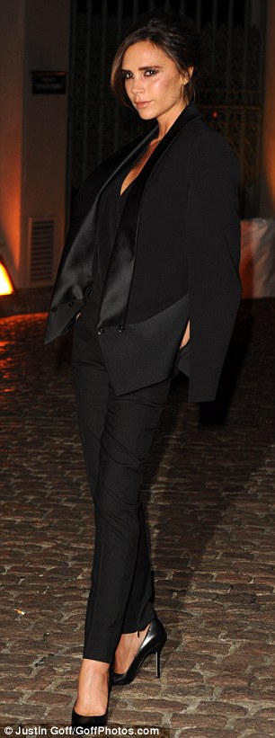 小貝辣妹出席時(shí)尚派對(duì) 萬(wàn)人迷展示新紋身