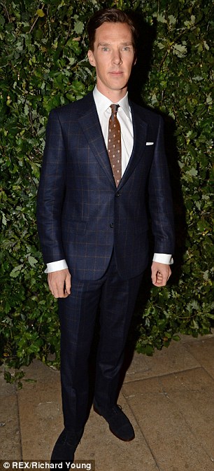 小貝辣妹出席時(shí)尚派對(duì) 萬人迷展示新紋身