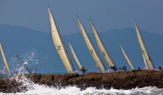 第七屆中國(guó)杯帆船賽落幕 百支船隊(duì)完成比賽(圖)