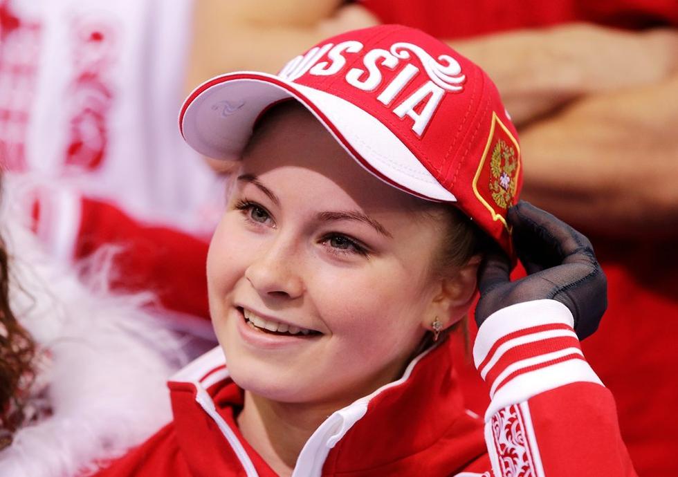 李子君領(lǐng)銜冬奧萌妹子 普京熊抱俄蘿莉