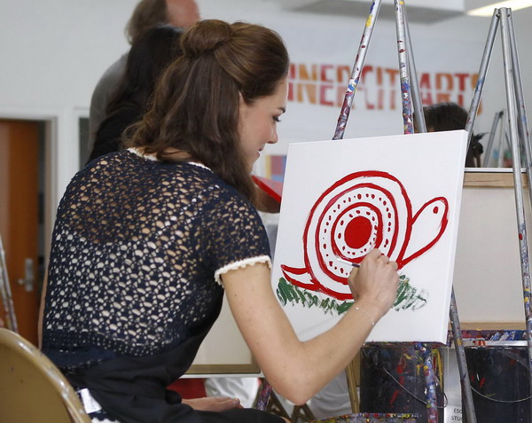 William and Kate show art talent in LA Inner City Art Campus