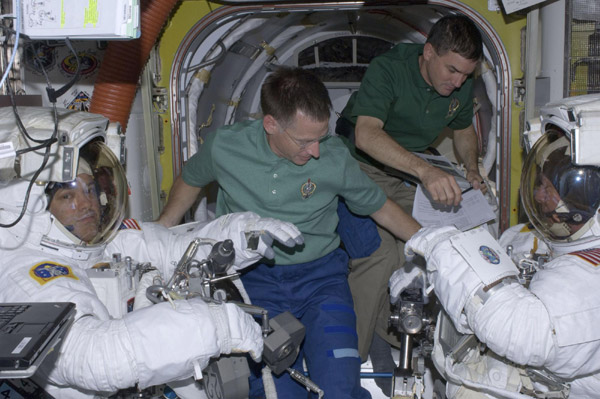 Astronauts woken up by second computer failure Astronauts woken up by second computer failure