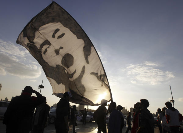 Egyptians debate over draft law limiting protests