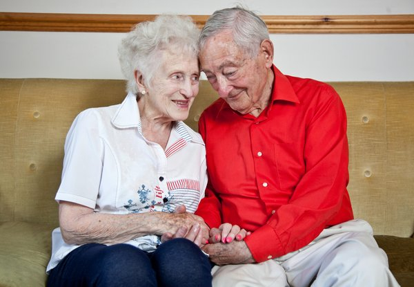 Bob Humphries (L), 89, and Bernie Bluett (R), 88, at their home in Bridgewater, United States War-separated US couple finally tie knots