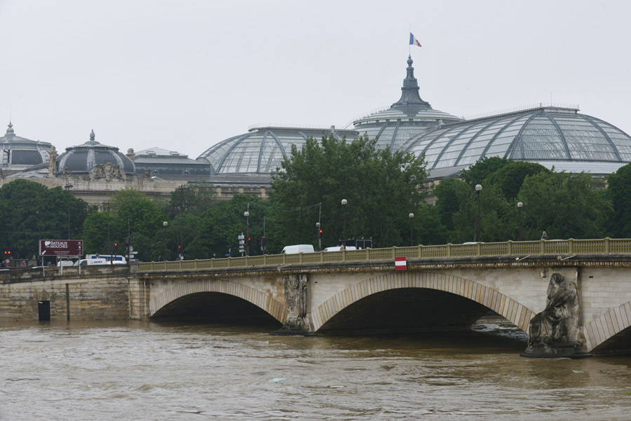 Floods devastate French cities, prompt state of emergency