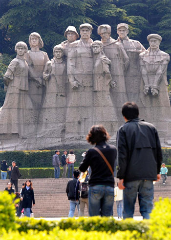 清明時(shí)節(jié)緬忠烈