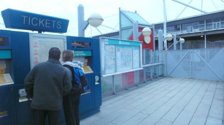 走近G20峰會(huì)主會(huì)場(chǎng) 倫敦警察安保忙