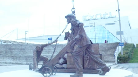 走近G20峰會(huì)主會(huì)場(chǎng) 倫敦警察安保忙