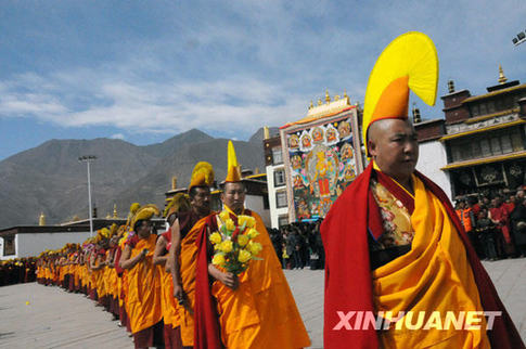 西藏昌都舉行迎請(qǐng)強(qiáng)巴佛大型佛事活動(dòng)[組圖]