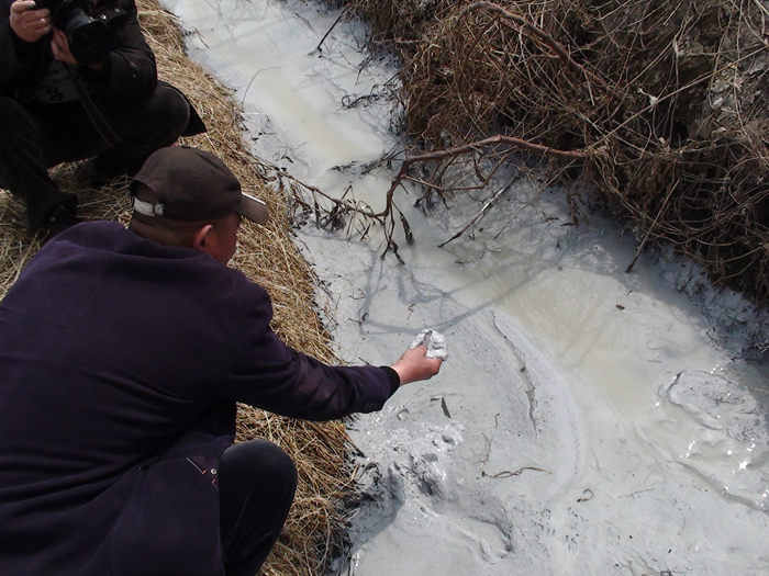 調(diào)查：沈陽(yáng)小造紙廠違規(guī)排污、貽害居民