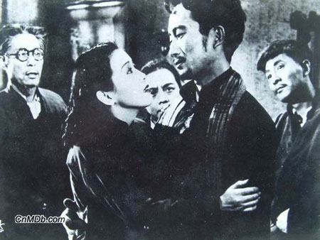 《烏鴉與麻雀》