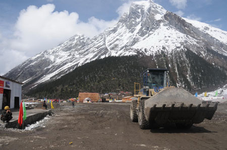 墨脫公路新改建工程正式開工建設(shè)