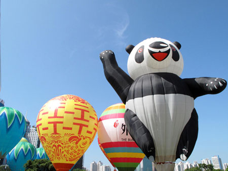 第三屆海口熱氣球節(jié)拉開帷幕 市民親身體驗(yàn)熱氣球