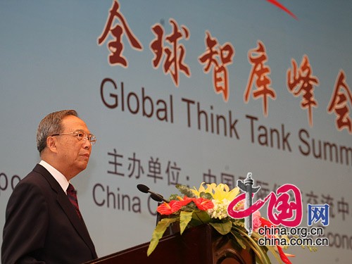 曾培炎:世界經(jīng)濟(jì)將突破舊有秩序和格局產(chǎn)生新變化