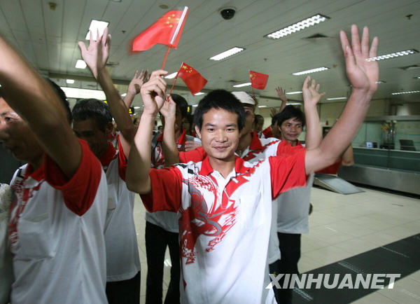 59名被扣中國(guó)漁民安全回國(guó)[組圖]