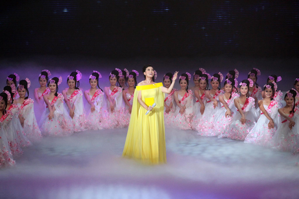 吳伯雄出席第五屆兩岸經(jīng)貿(mào)文化論壇文藝晚會(huì)[圖]