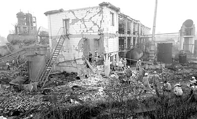 河南偃師化工廠爆炸燃燒 7人死亡百余人受傷