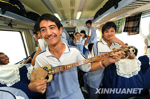 流動大家庭 歡樂返疆路[組圖]