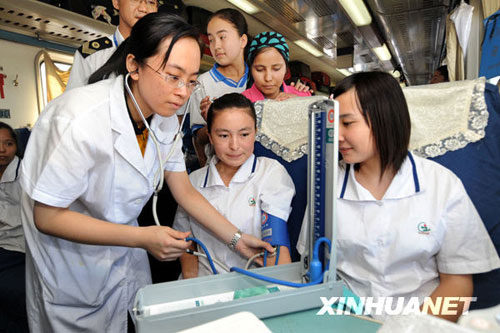 流動大家庭 歡樂返疆路[組圖]