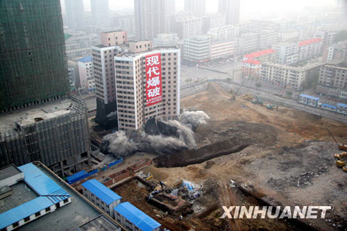 沈陽(yáng)成功爆破昔日最高住宅樓[組圖]