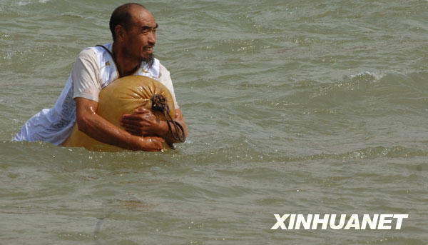 第五屆國(guó)際黃河挑戰(zhàn)賽開(kāi)幕[組圖]