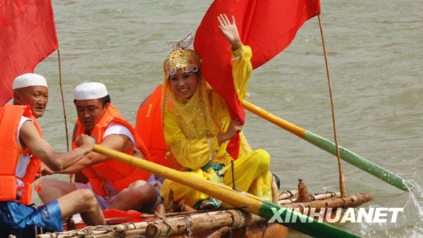 第五屆國(guó)際黃河挑戰(zhàn)賽開幕[組圖]