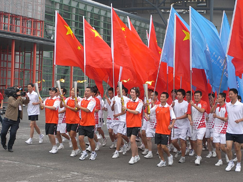 十一屆全運(yùn)會(huì)河南火炬?zhèn)鬟f拉開(kāi)序幕