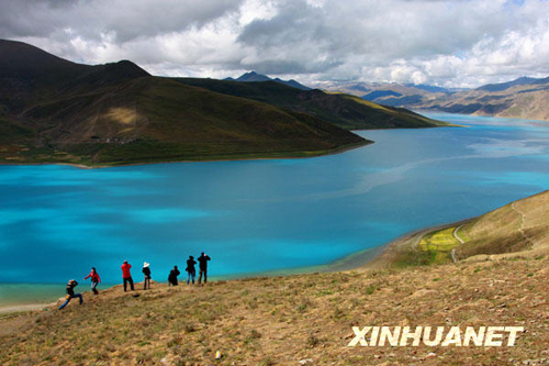 秋日“神湖”美如畫(huà)[組圖]