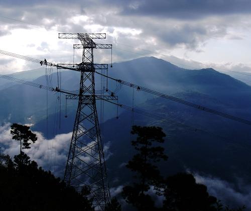 云南華能小灣水電站首臺(tái)機(jī)組正式投產(chǎn)發(fā)電