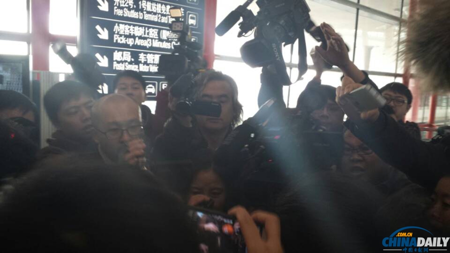 馬來西亞飛北京航班失聯(lián) 家屬和記者在機(jī)場焦灼等待